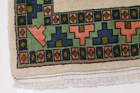 Bidjar Beige Hand Knotted 33 X 410  Area Rug 250-27711 Image 4