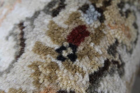 Kashan Beige Hand Knotted 41 X 64  Area Rug 250-27866 Image 12