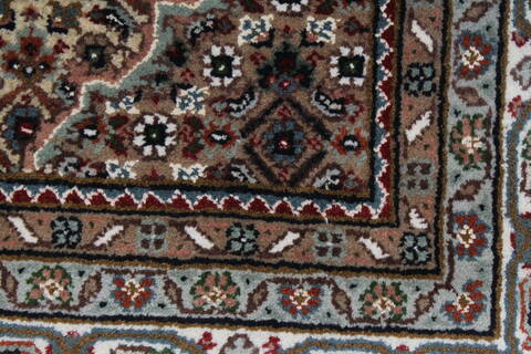 Mahal Beige Hand Knotted 40 X 60  Area Rug 250-27873 Image 10