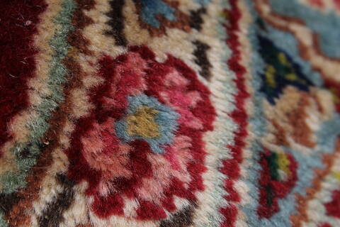 Kerman Red Hand Knotted 96 X 126  Area Rug 100-27983 Image 3