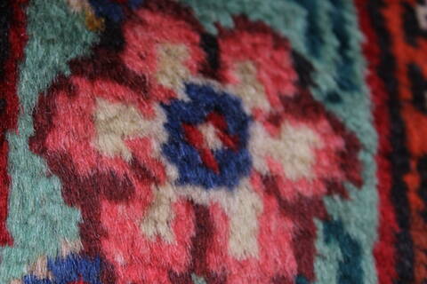 Tabriz Red Hand Knotted 98 X 128  Area Rug 100-27989 Image 3