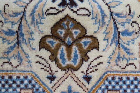 Kashan Beige Hand Knotted 85 X 125  Area Rug 100-28003 Image 10