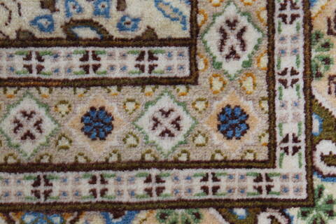 Kashan Beige Hand Knotted 85 X 125  Area Rug 100-28003 Image 11