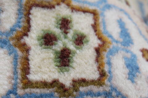 Kashan Beige Hand Knotted 85 X 125  Area Rug 100-28003 Image 12