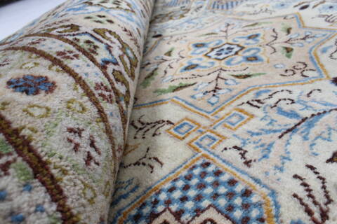 Kashan Beige Hand Knotted 85 X 125  Area Rug 100-28003 Image 2