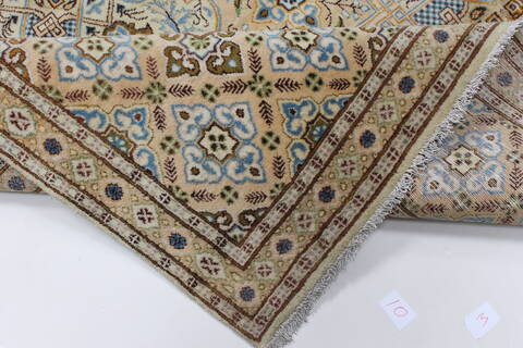 Kashan Beige Hand Knotted 85 X 125  Area Rug 100-28003 Image 3