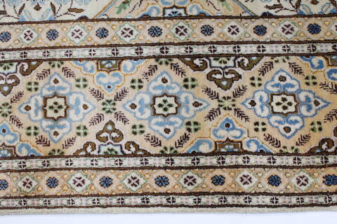 Kashan Beige Hand Knotted 85 X 125  Area Rug 100-28003 Image 6