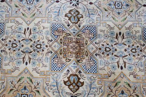 Kashan Beige Hand Knotted 85 X 125  Area Rug 100-28003 Image 7