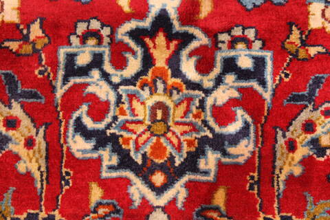 Isfahan Red Hand Knotted 98 X 139  Area Rug 100-28016 Image 11