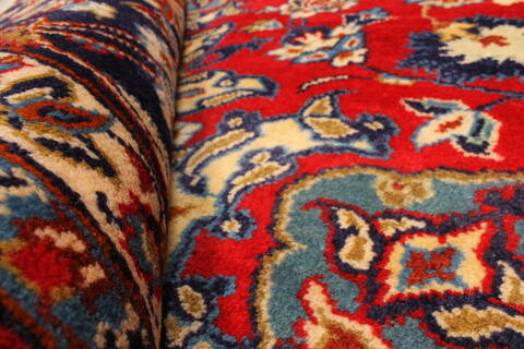 Isfahan Red Hand Knotted 98 X 130  Area Rug 100-28024 Image 3