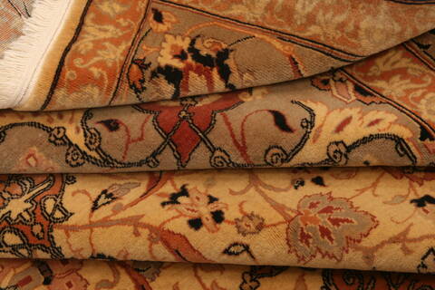 Tabriz Beige Hand Knotted 68 X 93  Area Rug 100-28601 Image 4