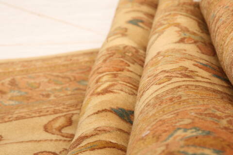 Sarouk Red Hand Knotted 63 X 103  Area Rug 100-28622 Image 2
