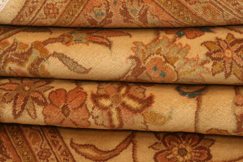 Sarouk Red Hand Knotted 63 X 103  Area Rug 100-28622 Image 4