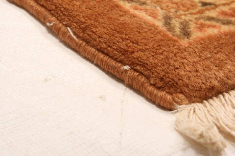 Sarouk Brown Hand Knotted 71 X 106  Area Rug 100-28670 Image 2