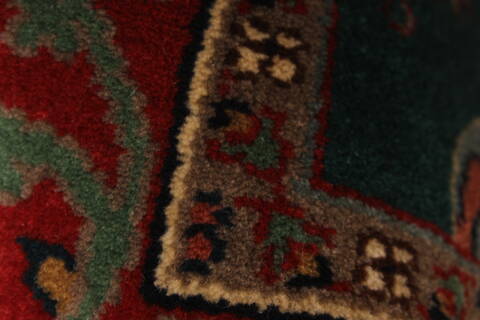 Semnan Red Hand Knotted 25 X 44  Area Rug 250-28966 Image 5