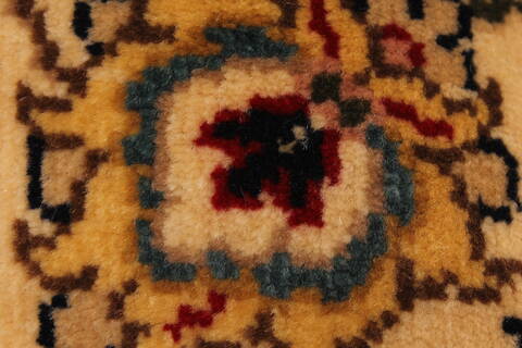 Isfahan Red Hand Knotted 27 X 42  Area Rug 250-28993 Image 6