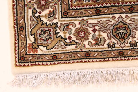 Mahi Beige Hand Knotted 28 X 42  Area Rug 250-28997 Image 1