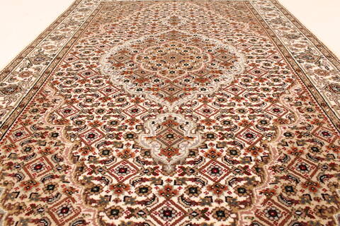 Mahi Beige Hand Knotted 28 X 42  Area Rug 250-28997 Image 4