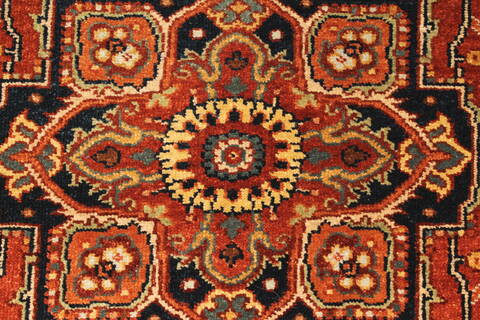 Serapi Red Hand Knotted 26 X 311  Area Rug 250-29019 Image 2