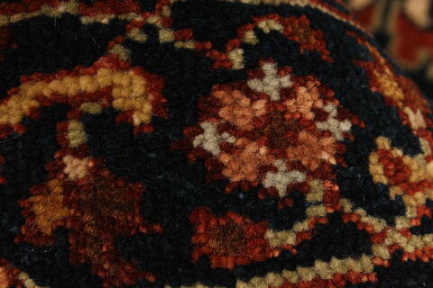 Serapi Red Hand Knotted 26 X 311  Area Rug 250-29019 Image 6