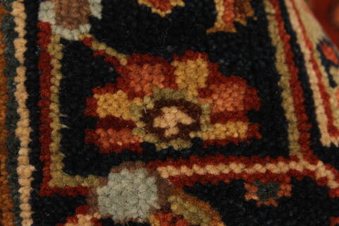 Serapi Red Hand Knotted 26 X 311  Area Rug 250-29033 Image 3