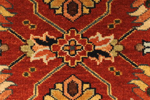 Serapi Red Hand Knotted 26 X 311  Area Rug 250-29033 Image 6