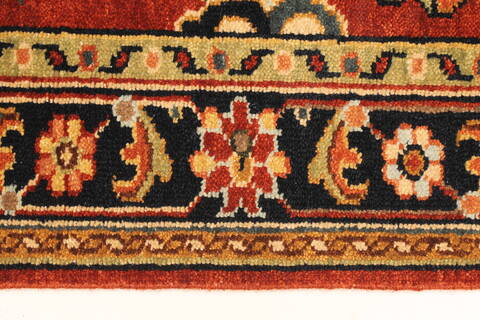 Serapi Red Hand Knotted 26 X 311  Area Rug 250-29033 Image 7