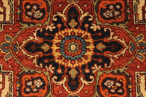 Serapi Beige Hand Knotted 25 X 40  Area Rug 250-29062 Image 2