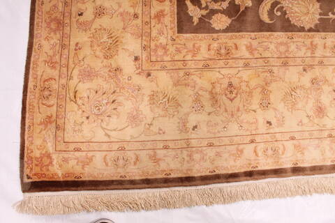 Tabriz Beige Hand Knotted 98 X 131  Area Rug 254-29213 Image 5