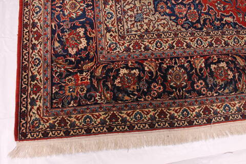 Isfahan Red Hand Knotted 85 X 122  Area Rug 254-29241 Image 5