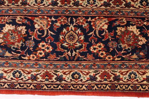 Isfahan Red Hand Knotted 85 X 122  Area Rug 254-29241 Image 7