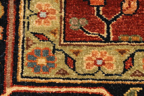 Serapi Red Hand Knotted 79 X 159  Area Rug 250-29271 Image 8