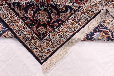 Isfahan Red Hand Knotted 100 X 133  Area Rug 254-29360 Image 4