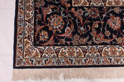 Isfahan Red Hand Knotted 100 X 133  Area Rug 254-29360 Image 6