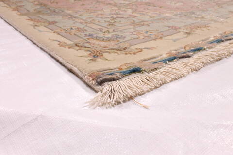 Tabriz Purple Hand Knotted 100 X 136  Area Rug 254-29372 Image 1