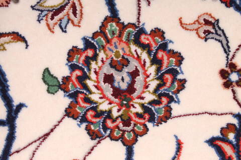 Isfahan White Hand Knotted 86 X 125  Area Rug 254-29664 Image 10