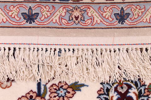 Isfahan White Hand Knotted 86 X 125  Area Rug 254-29664 Image 6