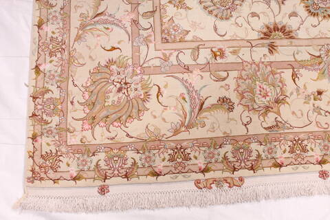Tabriz Beige Hand Knotted 84 X 118  Area Rug 254-29666 Image 2
