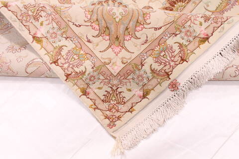 Tabriz Beige Hand Knotted 84 X 118  Area Rug 254-29666 Image 8
