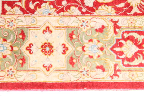 Qum Red Hand Knotted 29 X 40  Area Rug 254-29955 Image 3