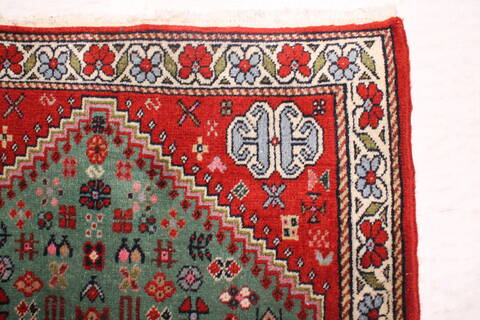 Abadeh Green Hand Knotted 26 X 40  Area Rug 400-30151 Image 3