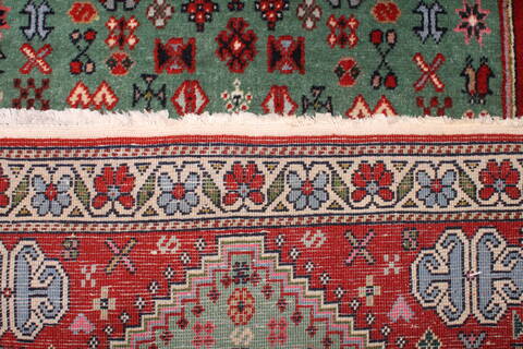 Abadeh Green Hand Knotted 26 X 40  Area Rug 400-30151 Image 4