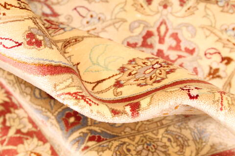 Qum Red Hand Knotted 45 X 67  Area Rug 254-30285 Image 8