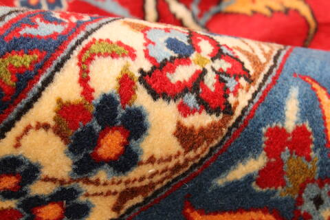 Najaf-abad Red Hand Knotted 102 X 150  Area Rug 250-30371 Image 4