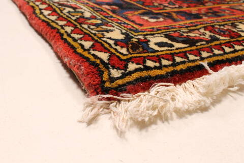 Bakhtiar Beige Hand Knotted 100 X 140  Area Rug 250-30412 Image 5