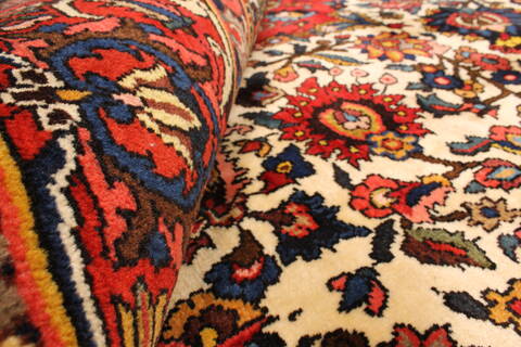 Bakhtiar Beige Hand Knotted 100 X 140  Area Rug 250-30412 Image 9