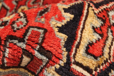 Heriz Red Hand Knotted 112 X 149  Area Rug 250-30413 Image 8