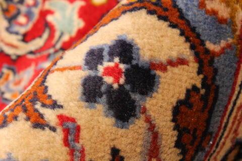 Najaf-abad Red Hand Knotted 99 X 145  Area Rug 250-30457 Image 5