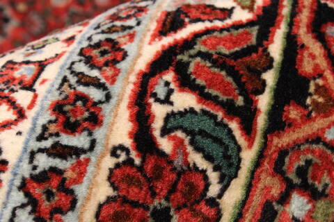 Bidjar Beige Hand Knotted 100 X 135  Area Rug 250-30482 Image 4