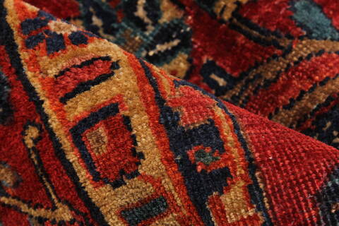 Sarouk Red Hand Knotted 112 X 165  Area Rug 250-30501 Image 5